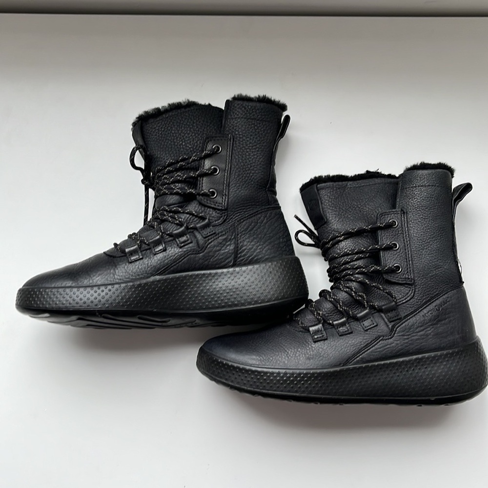 ECCO Ukiuk Mid-Cut Ankle Boot size 6/6.5